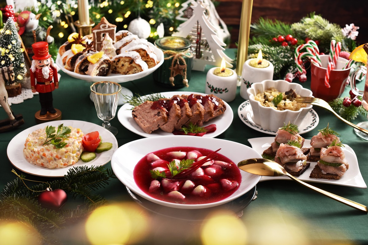 You are currently viewing Prezentacja Tradycyjnych Stołów Wigilijnych, czyli dolnośląskie tradycje bożonarodzeniowe