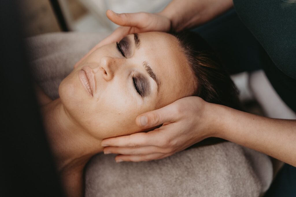 Dlaczego warto wypróbować masaż Kobido?