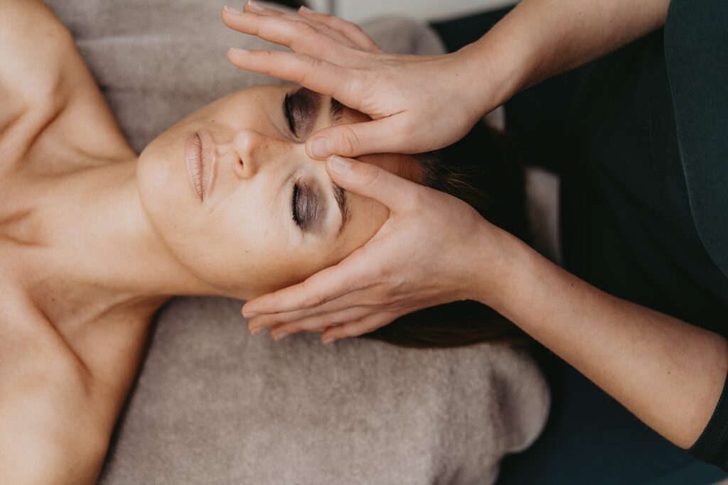 Dlaczego warto wypróbować masaż Kobido?