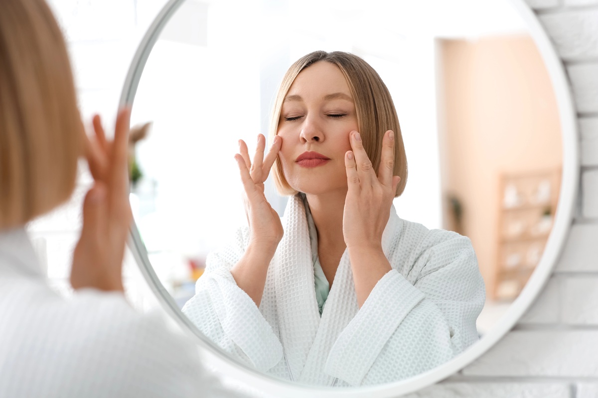 You are currently viewing Joga twarzy jako naturalny zamiennik liftingu