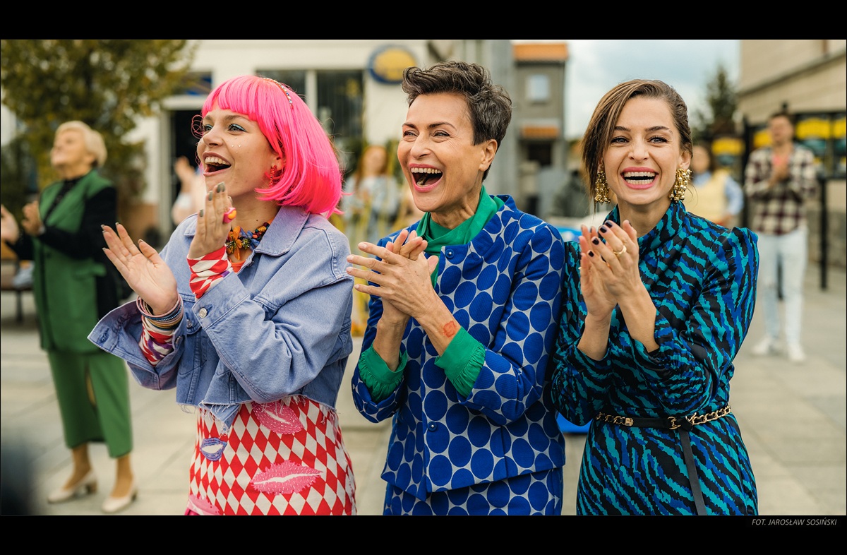 You are currently viewing Szalona komedia w gwiazdorskiej obsadzie. „Klątwa” z premierą w Dzień Kobiet!