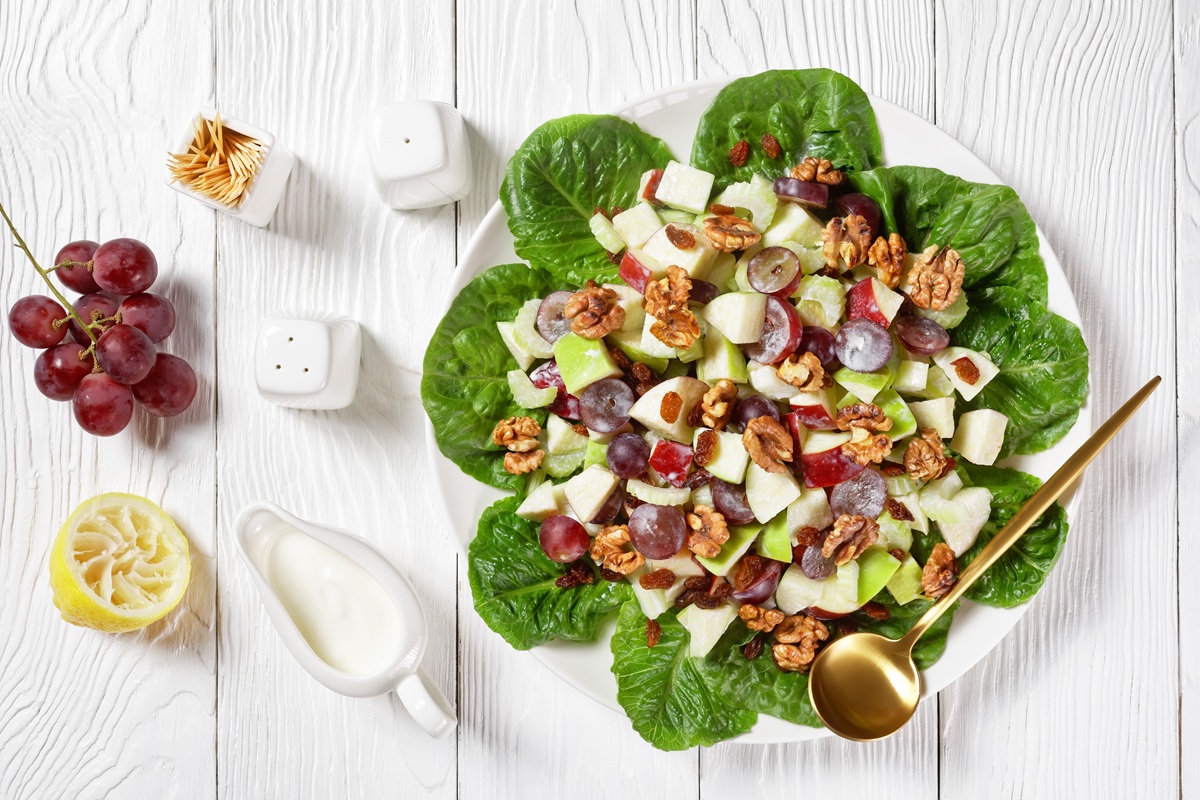 You are currently viewing Przepisy na wegańskie dania z sezonowymi warzywami i owocami w marcu