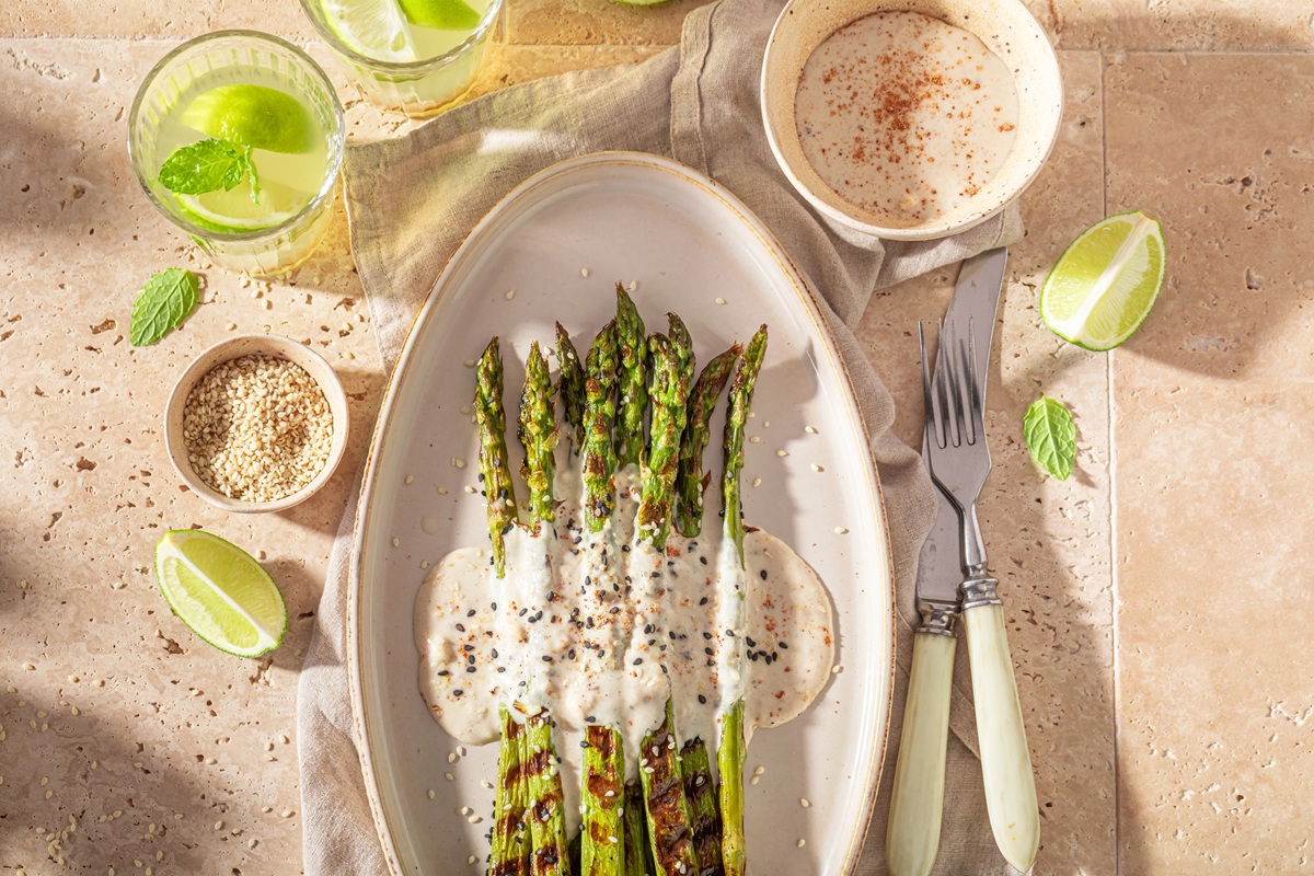 You are currently viewing Jak przygotować szparagi? Zaskakujące triki mistrza kuchni z gwiazdką Michelin