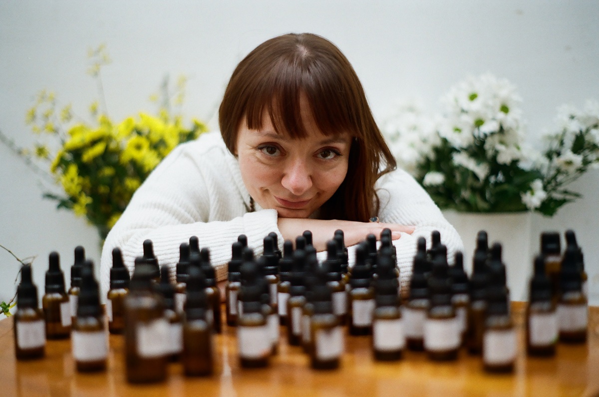 Naturalne perfumy — zapach, który wspiera zdrowie, emocje i nastrój