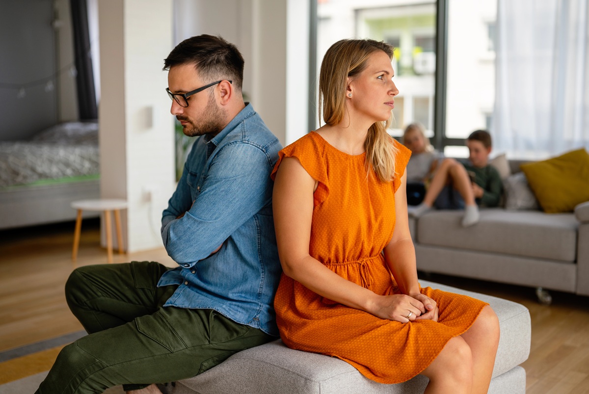 You are currently viewing Letni kryzys w związkach: dlaczego po wakacjach zapada najwięcej decyzji o rozwodach?