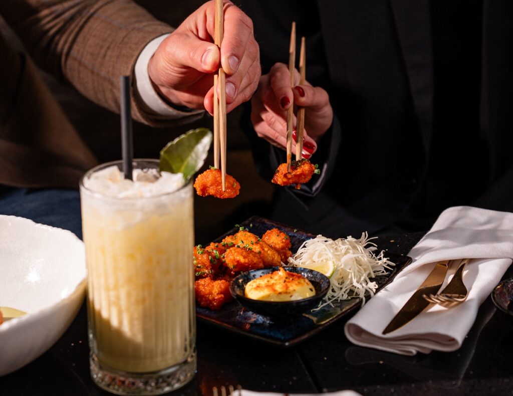 Cocktail pairing – co warto wiedzieć o sztuce łączenia koktajli z jedzeniem?