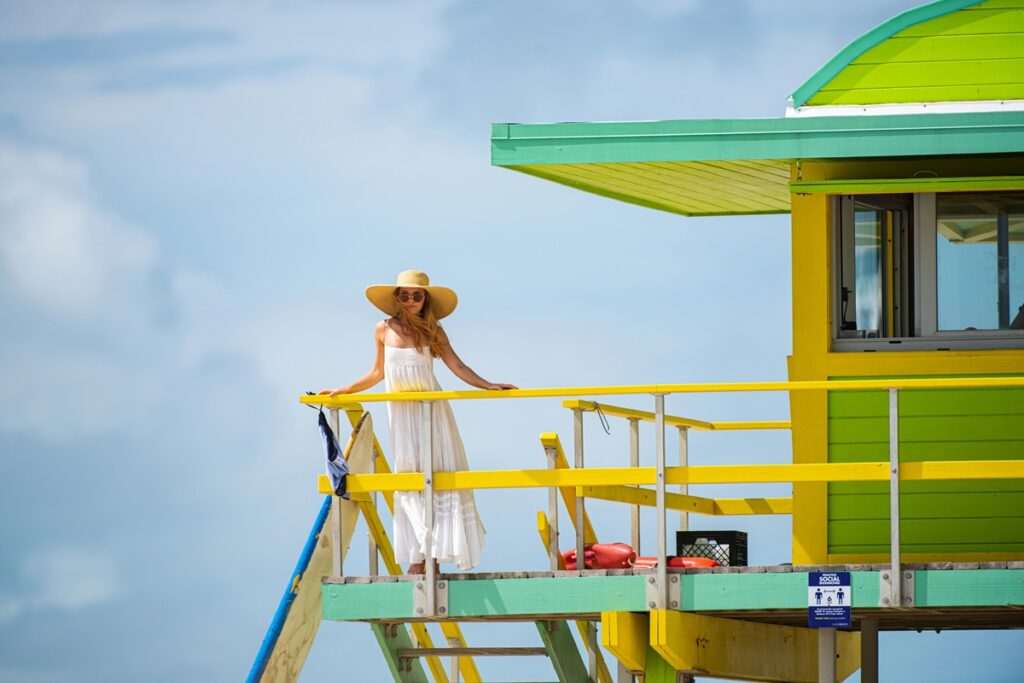 Trend alert: analiza wakacyjnych trendów modowych 2025