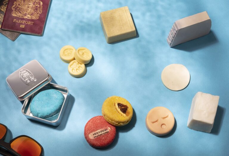 Read more about the article Wakacyjna kosmetyczka: 5 kosmetyków idealnych na podróż