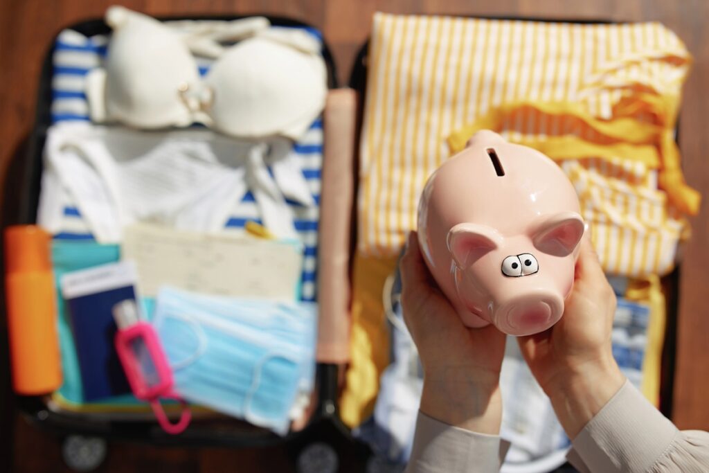 Wakacyjne finanse bez stresu – jak nie zbankrutować w sezonie urlopowym