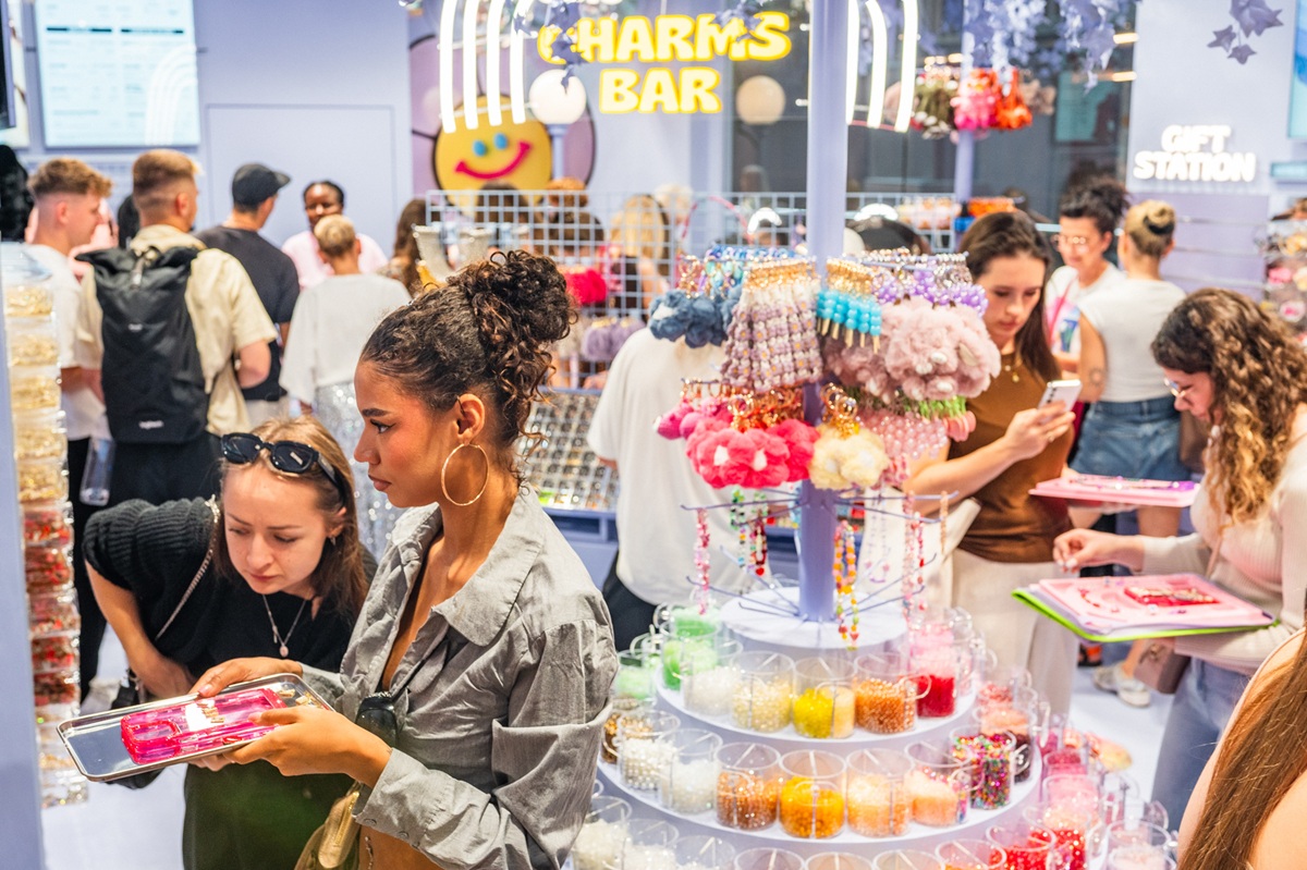 You are currently viewing Relacja z premiery DRM-LND w Warszawie: gwiazdy, kreatywność i nowa era zakupów