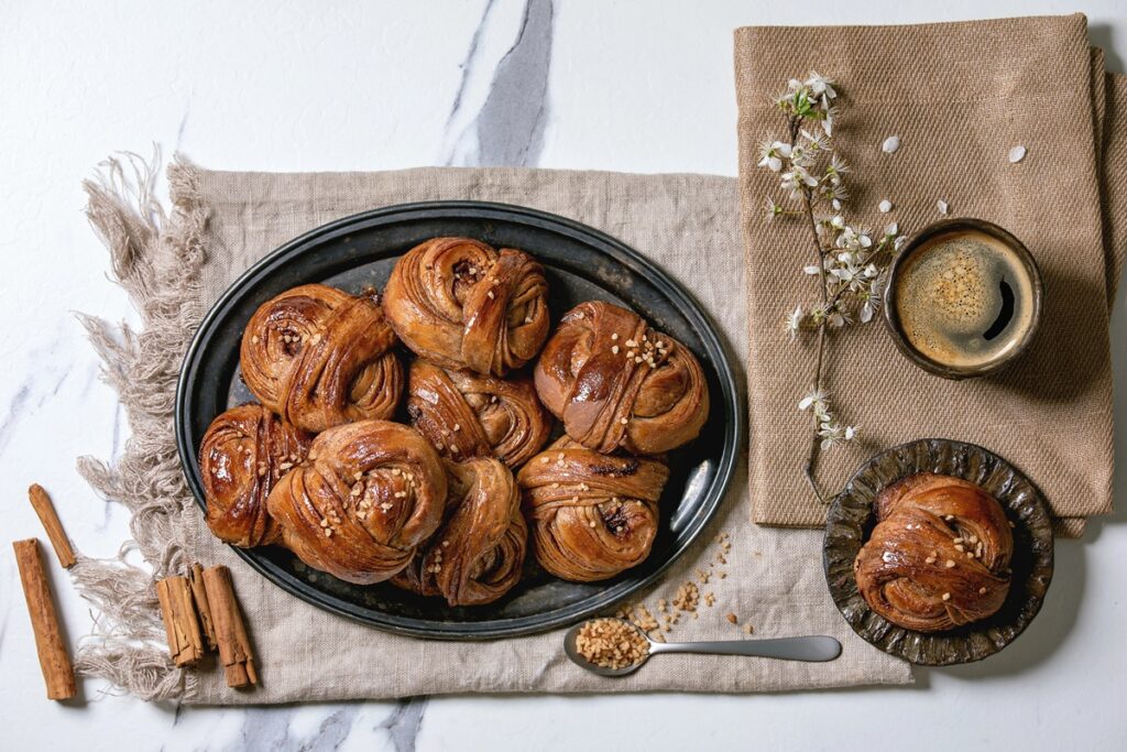 Jesienne tradycje w krajach skandynawskich – hygge, mitologia i światło w rytmie północy