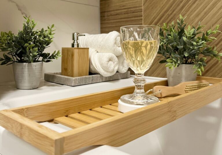 Read more about the article Mały budżet, wielki efekt – metamorfoza łazienki bez remontu