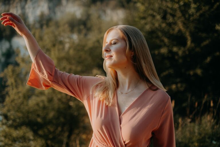 Read more about the article Nie jesteś za wrażliwa – jesteś uważna. Moc wewnętrznej pracy po terapii