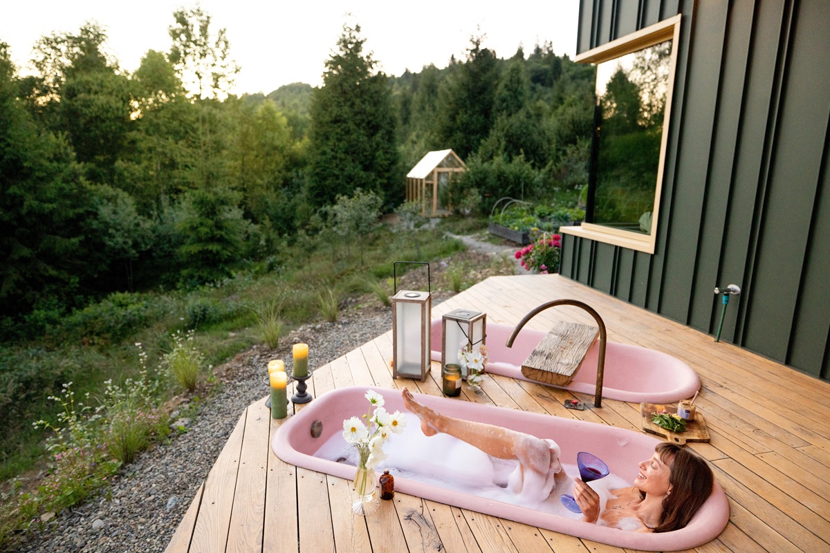 You are currently viewing Poranny power kobiet: kawa, zapachy i rytuały, które zmieniają zwykły dzień w magię