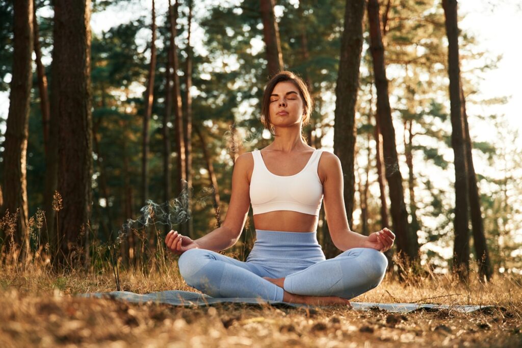 Przewodnik po różnych rodzajach jogi – którą wybrać dla siebie?