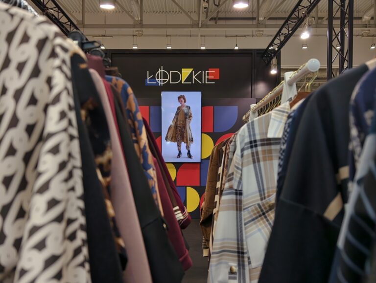 Read more about the article Łódź w rytmie mody: relacja z targów FashionWeAre 2025
