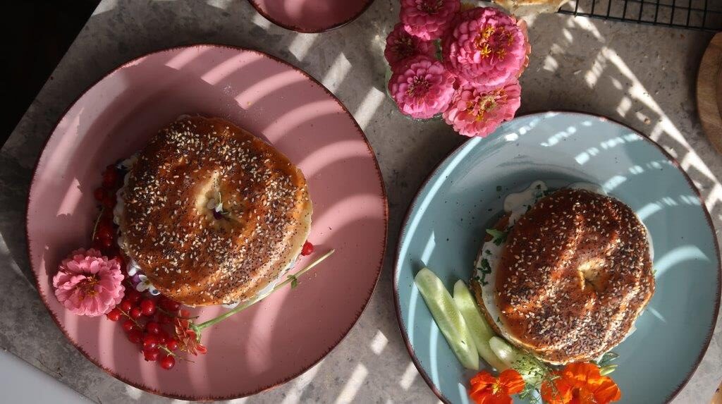 Śniadanie mistrzów – domowe kanapki, bułeczki i bajgle