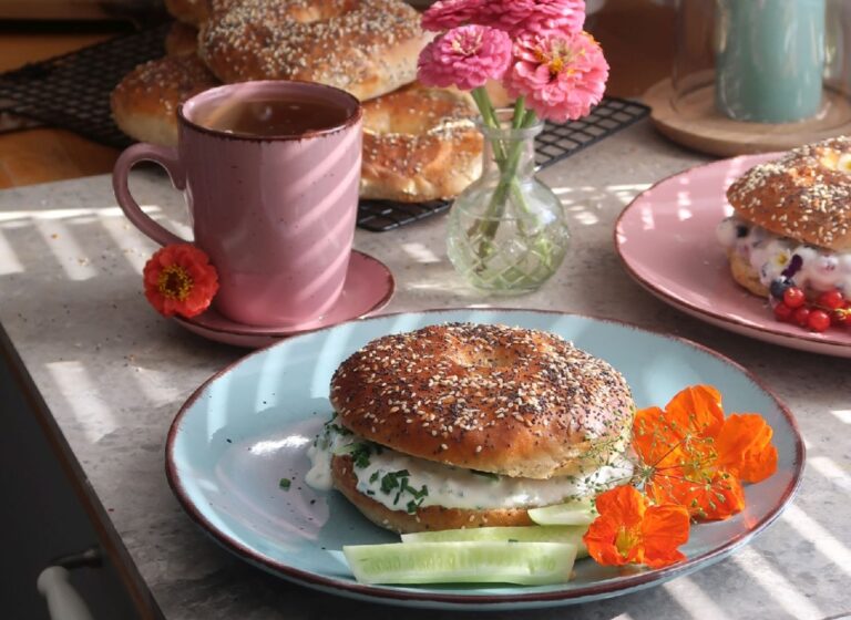 Read more about the article Śniadanie mistrzów – domowe kanapki, bułeczki i bajgle