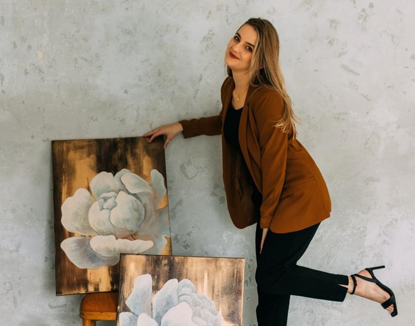 You are currently viewing Tworzę obrazy, które zatrzymują czas – rozmowa z Magdaleną Stefańską-Filar o sztuce, emocjach i marzeniach