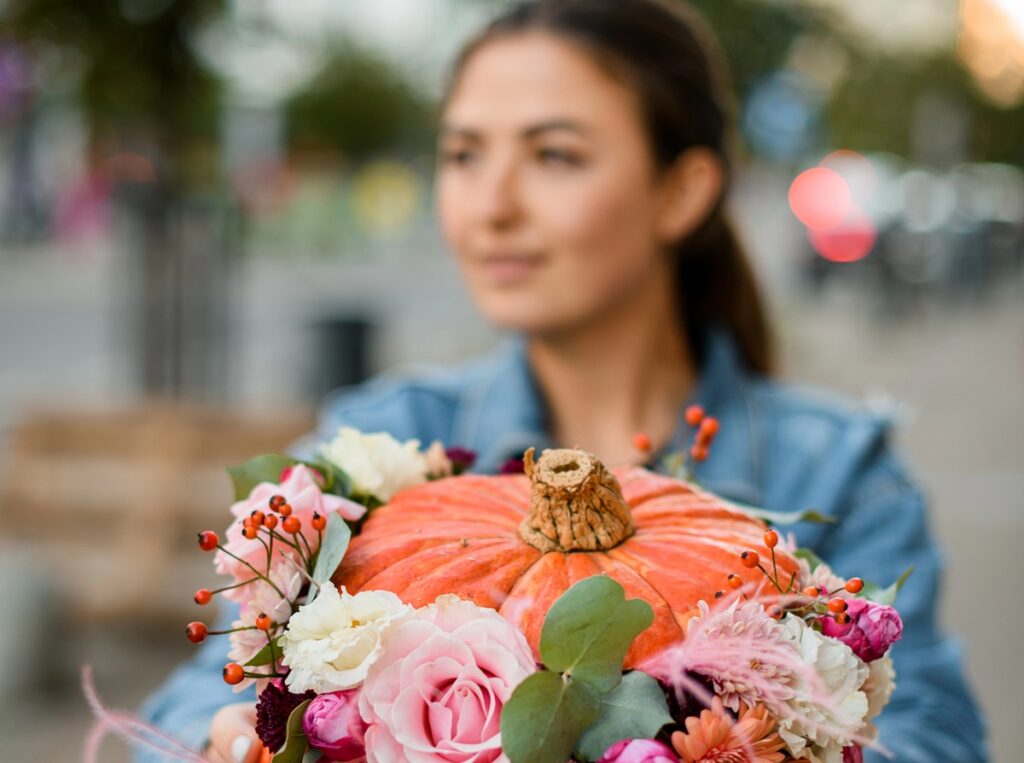 Halloween, dynie i życie po wakacjach – jak przetrwać październik pełen kontrastów