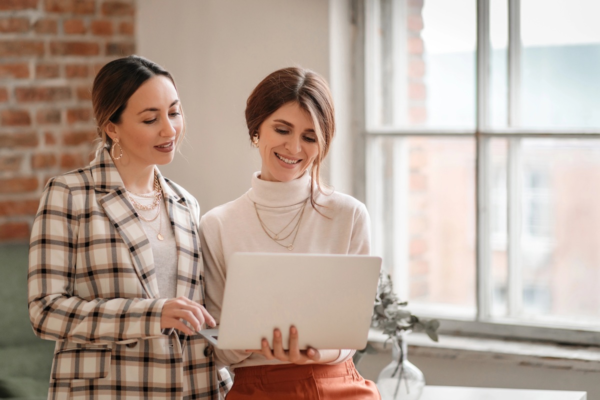 You are currently viewing Jak zadbać o kobiecy PR jesienią? Twój czas, by zabłysnąć!