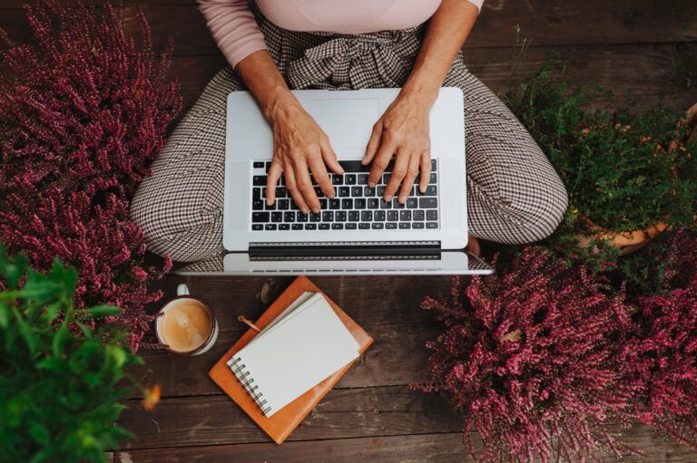 Read more about the article Jak zemsta zmienia ludzi w potwory? Wywiad z autorką „Szachownicy”