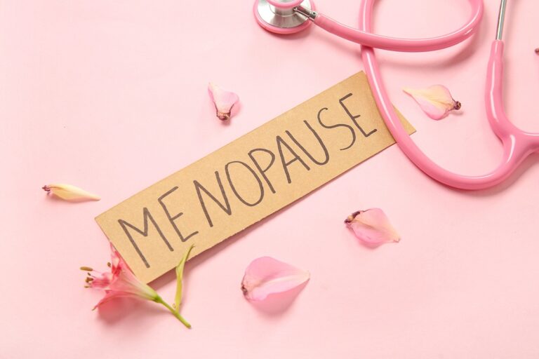 Read more about the article Menopauza po raku piersi – o czym wciąż mówi się zbyt cicho