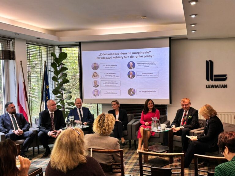Read more about the article Relacja z debaty kobiety 50+ na rynku pracy