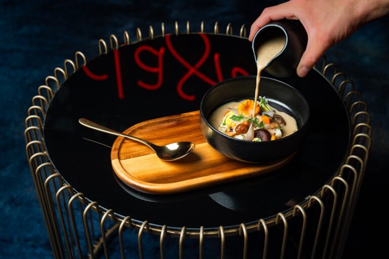 Read more about the article Zupa grzybowa pachnąca lasem. Przepis szefowej kuchni Jolanty Piotrowskiej