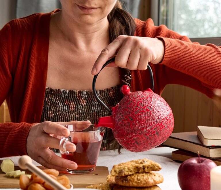 Read more about the article Herbaty, które leczą duszę: co świat pije, by przetrwać listopadową szarość