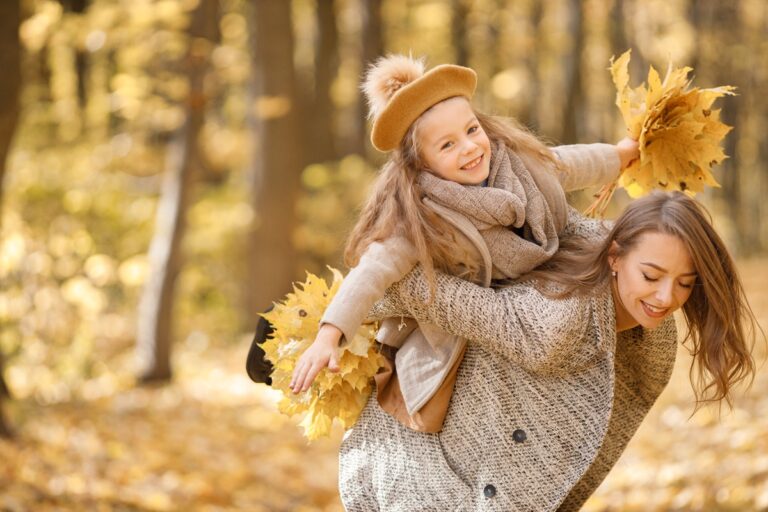 Read more about the article Mama w listopadzie: jak nie wpaść w jesienny dołek, gdy cały świat się zwalnia