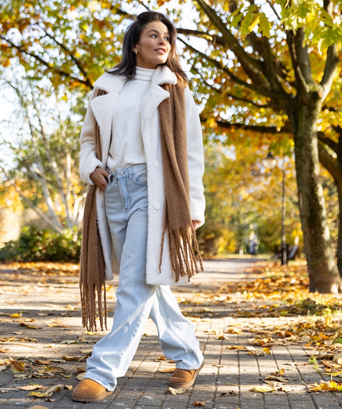 Karmelowe i beżowe płaszcze z futerka - portal dla kobiet e-Wenus.pl