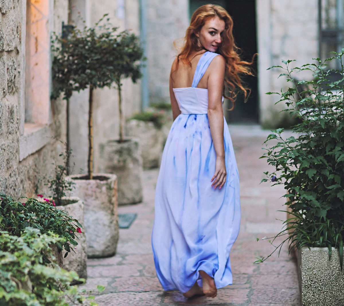 You are currently viewing Od cocktail party do gali – jak jedna sukienka może służyć na różne okazje?