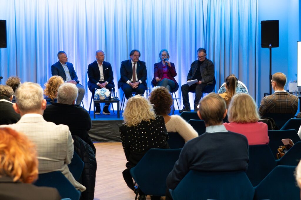 Relacja z Movember w Arche: wyjątkowego spotkania o zdrowiu mężczyzn. Popularny portal dla kobiet e-Wenus.pl