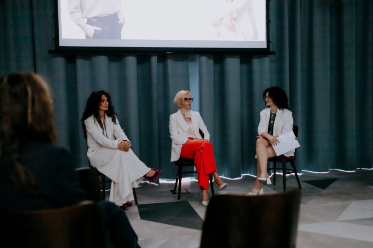 Read more about the article Wydarzenie “Kobiety z Wizją” – Ciało mówi. Biznes słucha