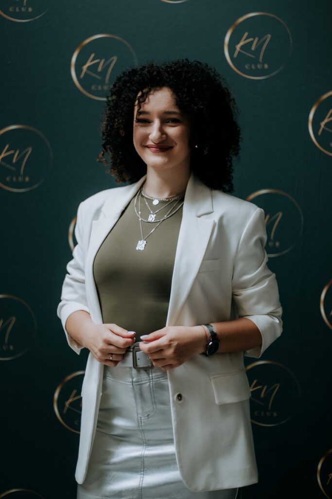 Iza Wróblewska: biznes w kobiecej energii. O relacjach, odwadze i sile wspólnoty. Popularny portal dla kobiet e-Wenus.pl