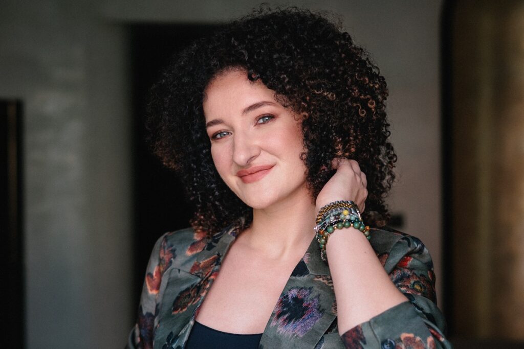 Iza Wróblewska: biznes w kobiecej energii. O relacjach, odwadze i sile wspólnoty. Popularny portal dla kobiet e-Wenus.pl