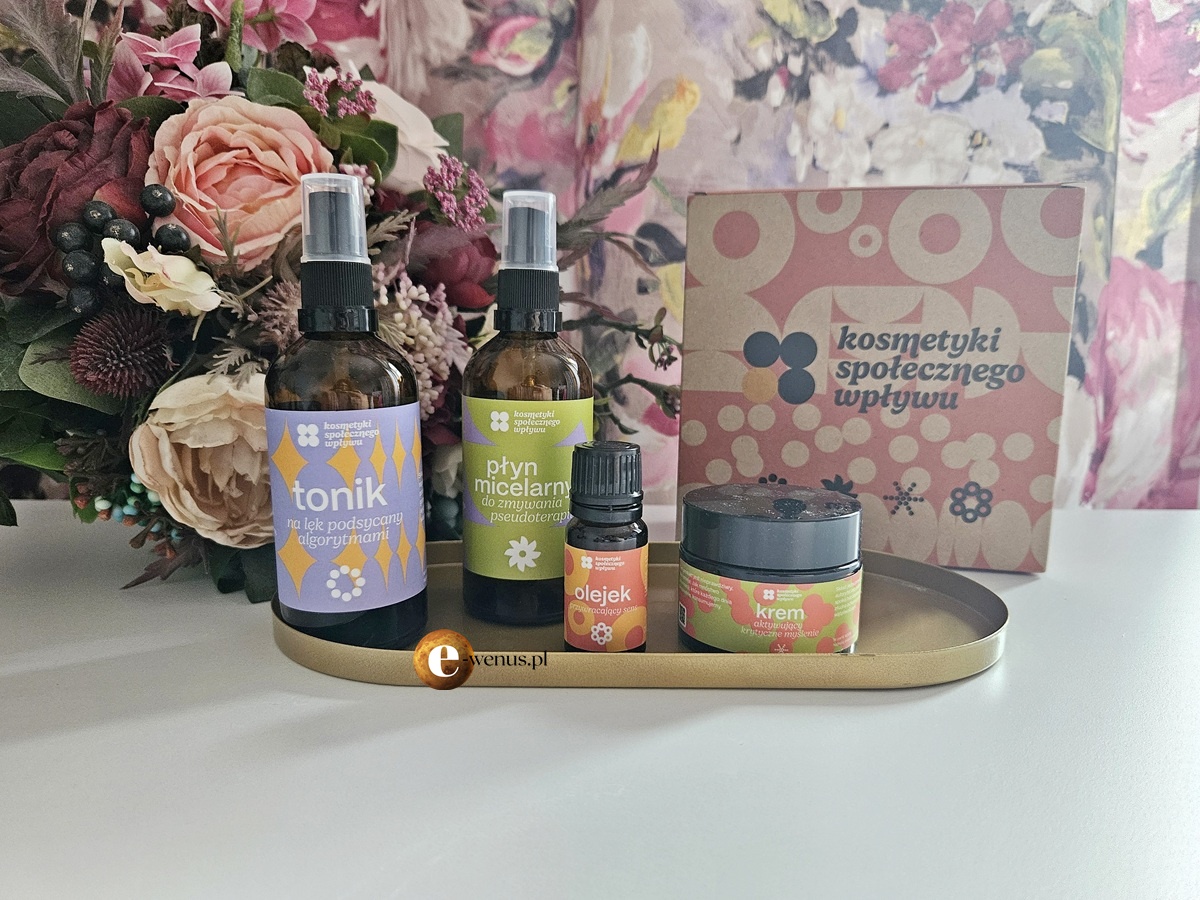 You are currently viewing Kosmetyki, które nie istnieją. Piękne kłamstwa o psychice