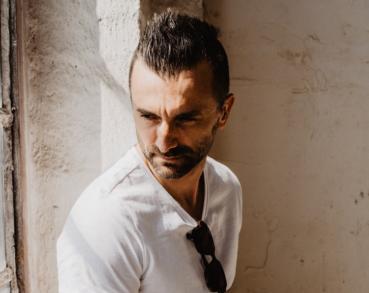 Read more about the article Kim jesteś, gdy gasną światła? Artur Miłoń o słabości, iluzji i życiu po scenie