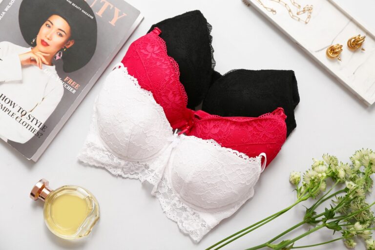 Bielizna koronkowa dla kobiet łącząca codzienny komfort z wyjątkowym designem. Popularny portal dla kobiet e-Wenus.pl