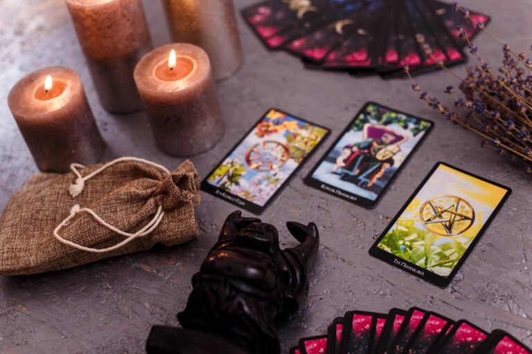 Horoskop na kwiecień 2026 – tarot dla wszystkich znaków. Popularny portal dla kobiet e-Wenus.pl