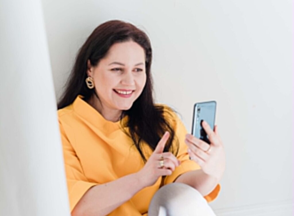 Kokon perfekcjonizmu – czy krótki format wideo i algorytmy social media niszczą Twoją markę osobistą?