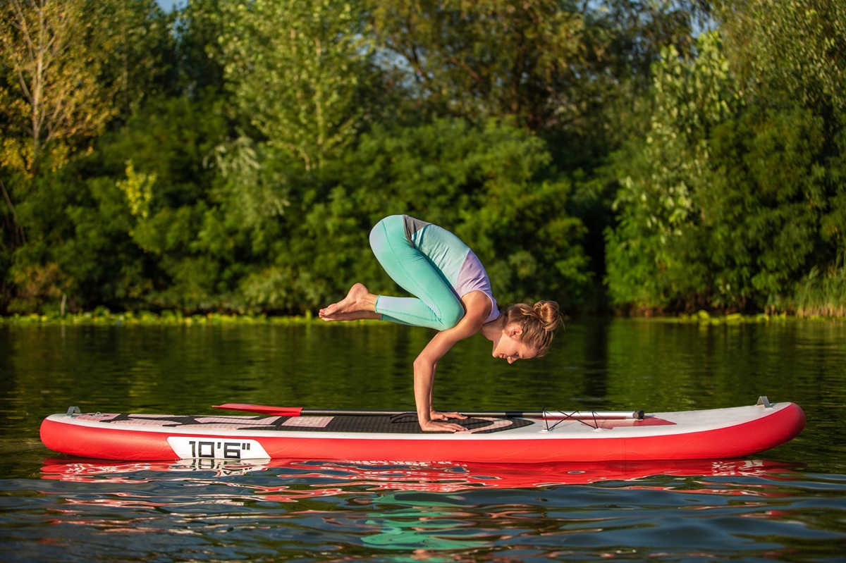 You are currently viewing Joga na wodzie (SUP Joga) – dlaczego ten sport staje się hitem wśród kobiet?